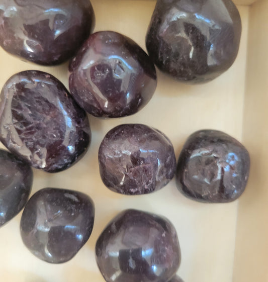 Tumbled- Garnet (medium)