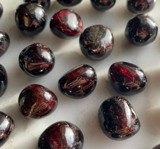 Tumbled- Garnet (small)